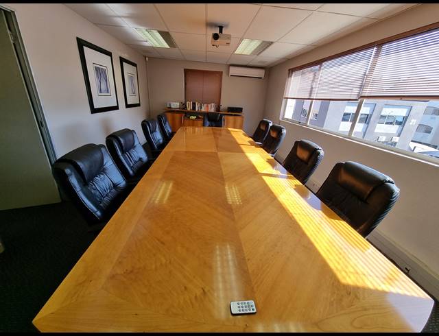 835M² OFFICE FOR SALE IN SUNNINGHILL